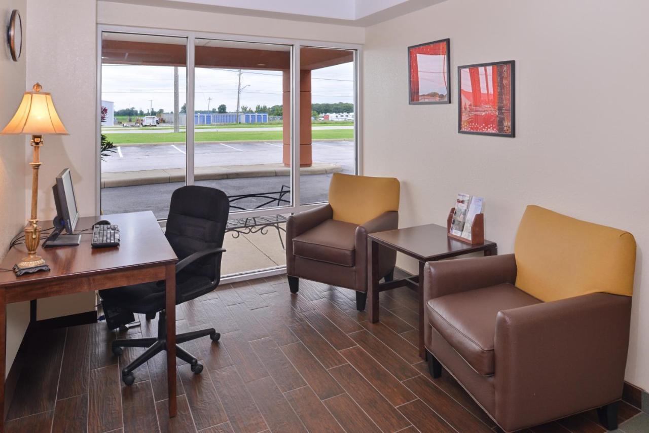 Red Roof Inn Clyde Bagian luar foto