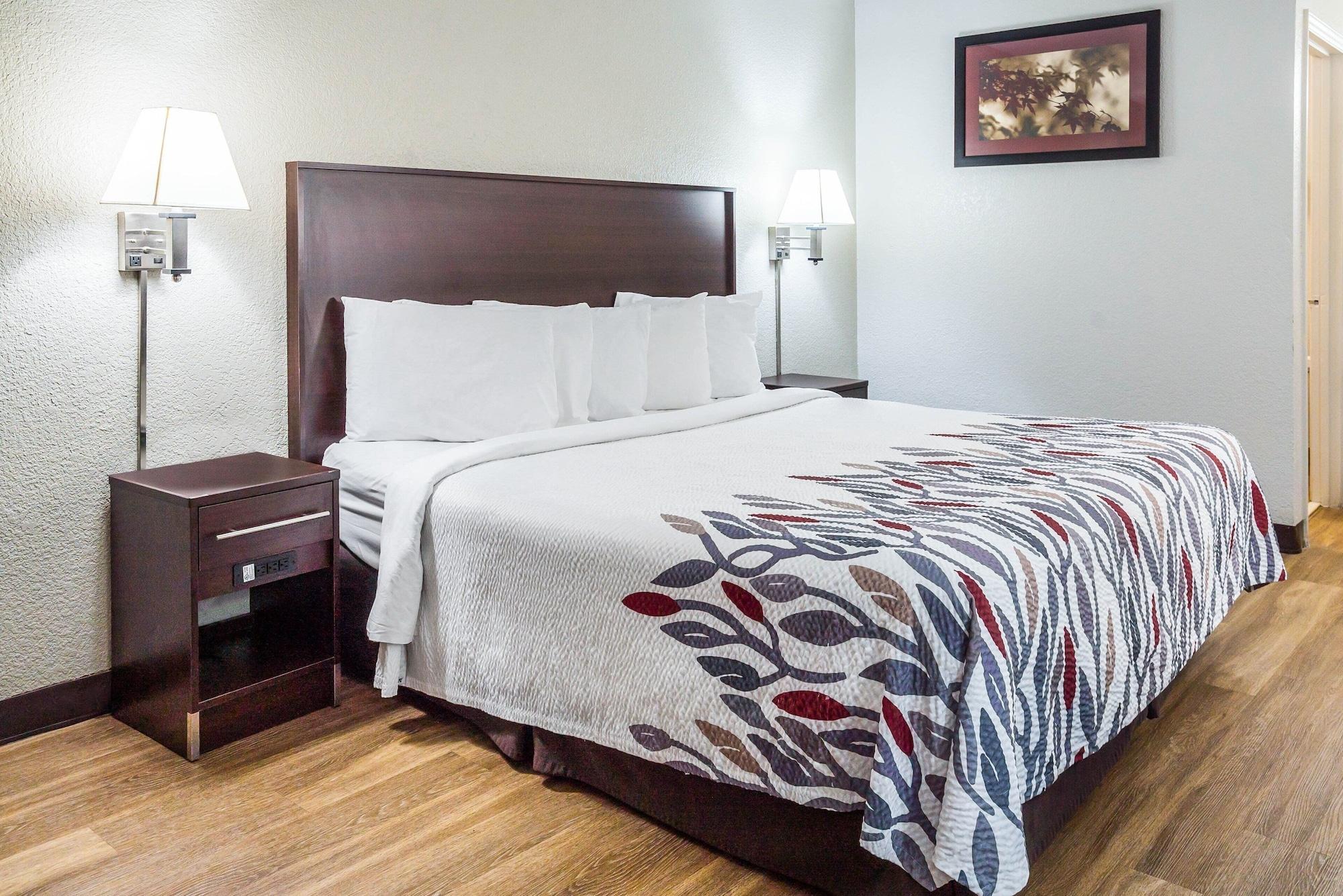 Red Roof Inn Clyde Bagian luar foto