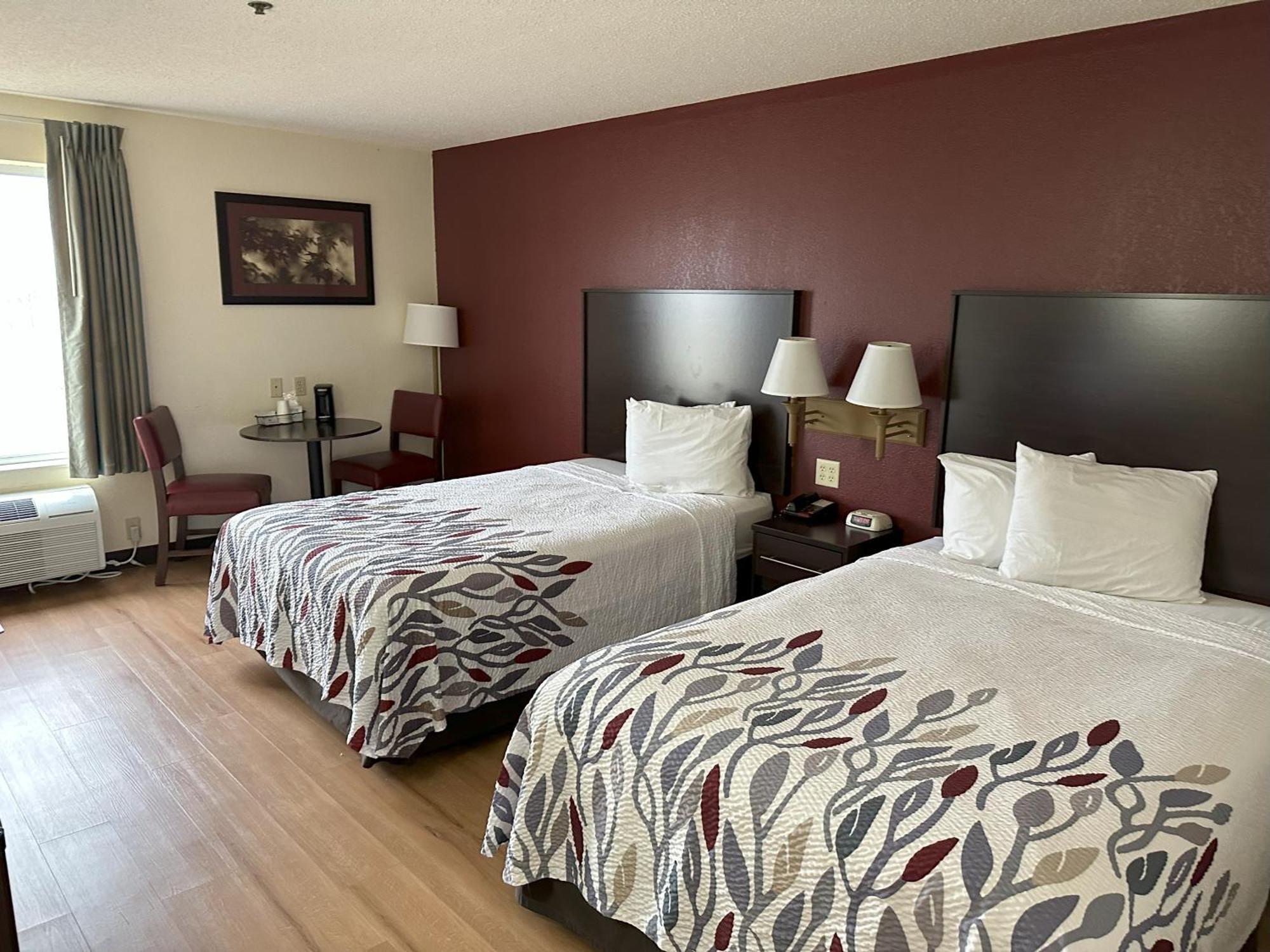 Red Roof Inn Clyde Bagian luar foto